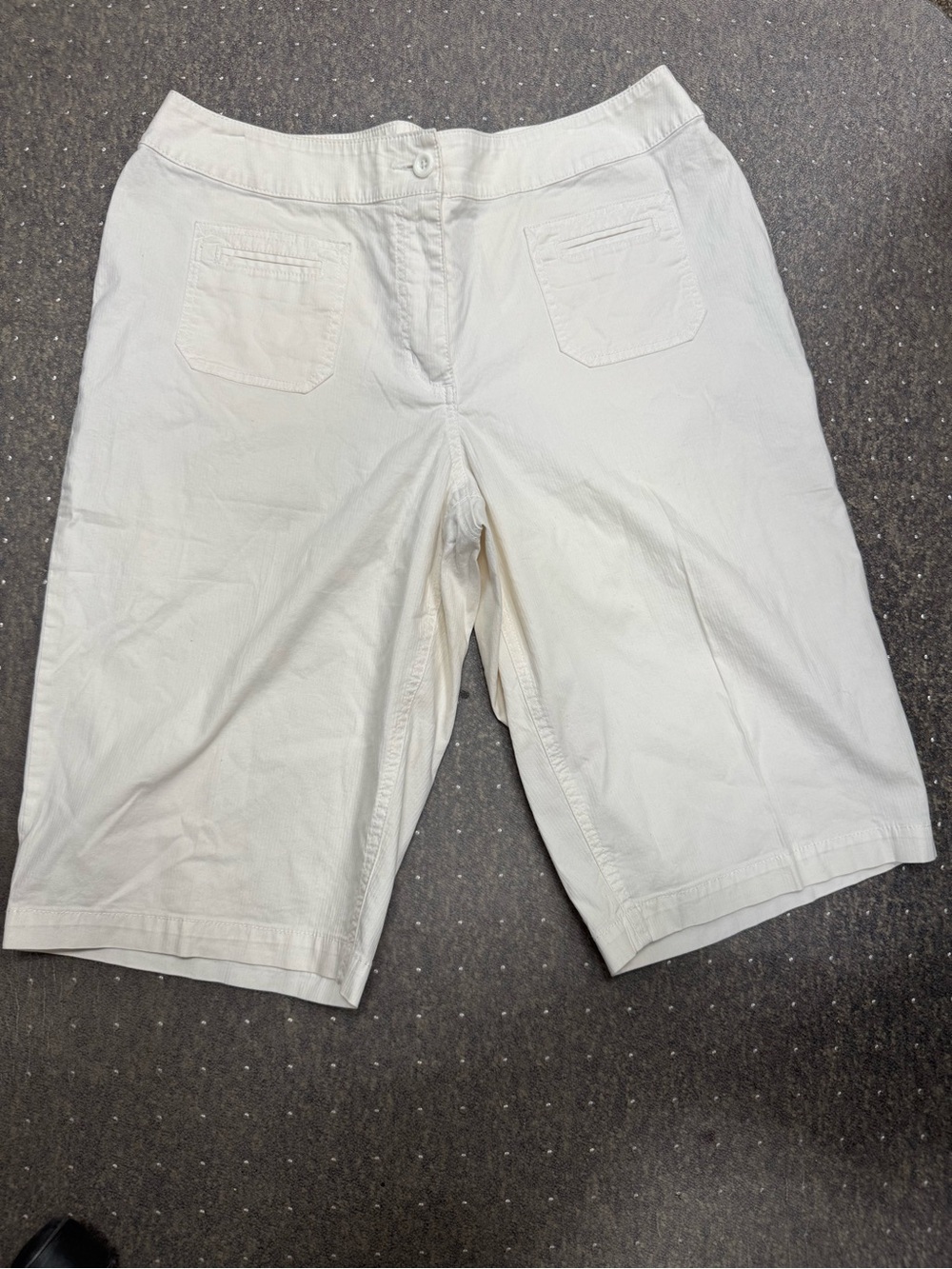 Chico's White Bermuda Shorts with Back Patch Pockets